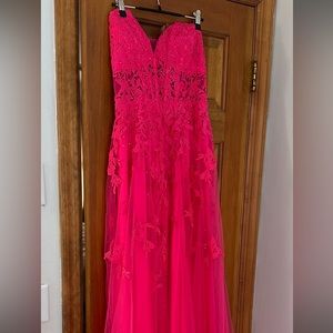 I am selling my prom dress from this year.